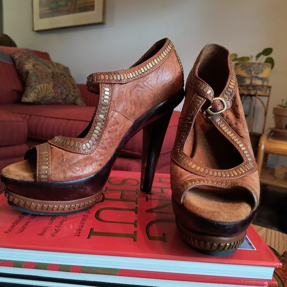 Colleen Cordero Platform Heels Studded Brown Leather and Wood High Heels - Picture 14 of 16